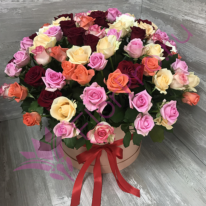 101 роза микс в шляпной коробке